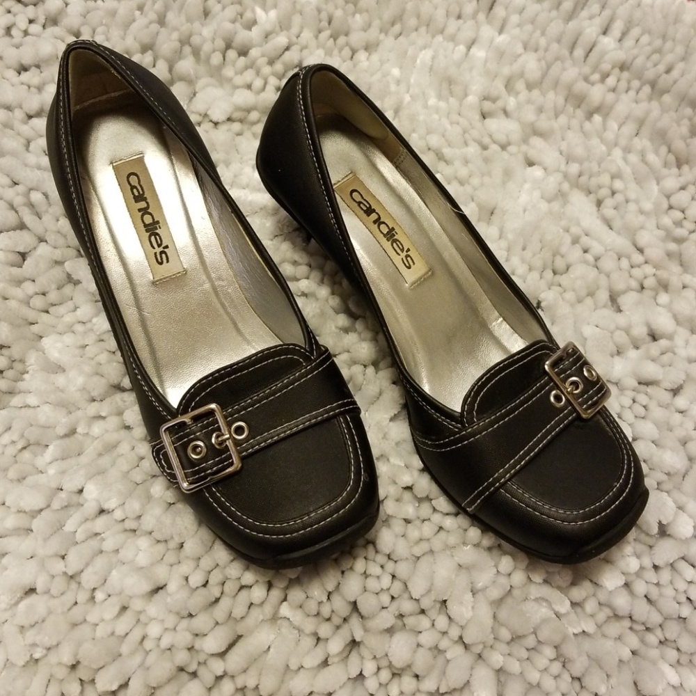 Kitten heel black candie's white stitching